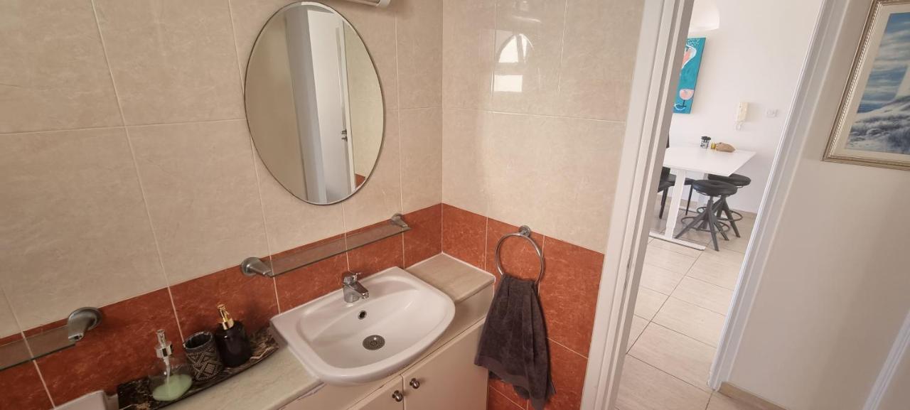 Ancient Paphos - Cozy Place Next To The Sea, Marina, Historical Sites, Buses, Mall, And Market Екстериор снимка